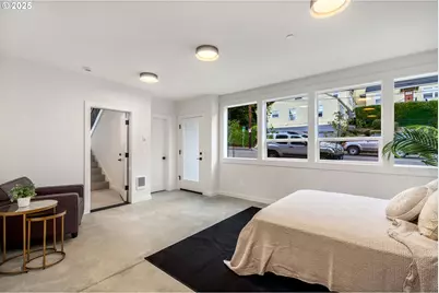 207 S Nebraska St, Portland, OR 97239 - Photo 43
