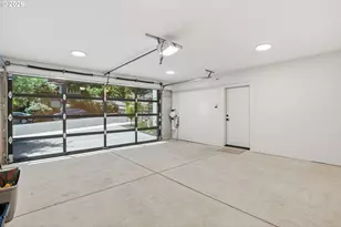 207 S Nebraska St, Portland, OR 97239 - Photo 43