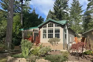 255 Outer Dr, Florence, OR 97439 - Photo 1