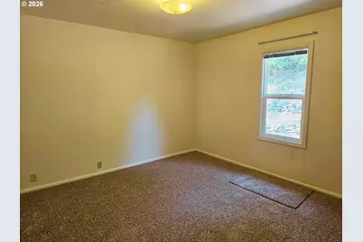 486 NW 2nd St, Dufur, OR 97021 - Photo 13
