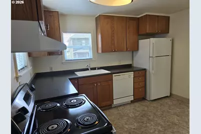 486 NW 2nd St, Dufur, OR 97021 - Photo 7