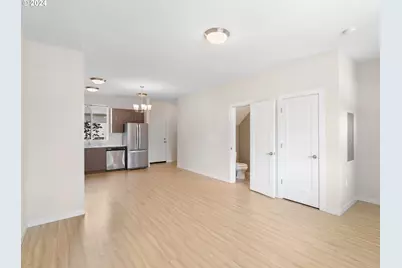 10831 E Burnside St, Portland, OR 97216 - Photo 9