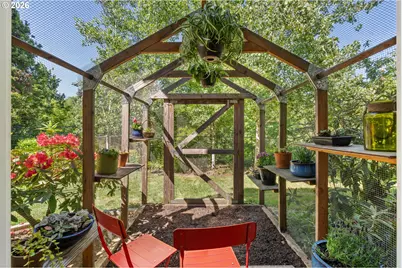 2187 W 15th Ct, Eugene, OR 97402 - Photo 9