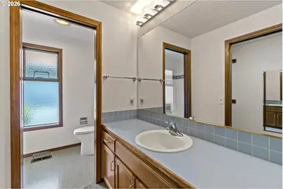 2204 NE 158th Ave, Portland, OR 97230 - Photo 29