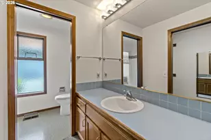 2204 NE 158th Ave, Portland, OR 97230 - Photo 29