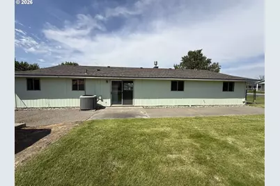 890 E Kennedy Ave, Hermiston, OR 97838 - Photo 3