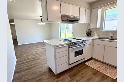 890 E Kennedy Ave, Hermiston, OR 97838 - Photo 9