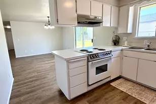 890 E Kennedy Ave, Hermiston, OR 97838 - Photo 9