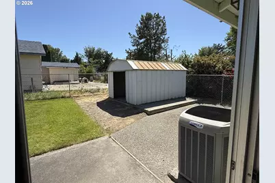 890 E Kennedy Ave, Hermiston, OR 97838 - Photo 27