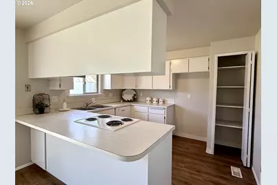 890 E Kennedy Ave, Hermiston, OR 97838 - Photo 7