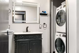 1400 NW Irving St, Portland, OR 97209 - Photo 27