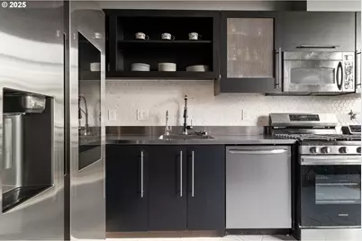 1400 NW Irving St #705, Portland, OR 97209 - Photo 11