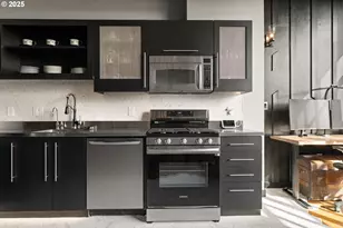 1400 NW Irving St, Portland, OR 97209 - Photo 13