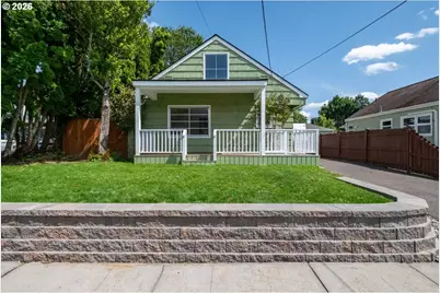 1020 N 3rd St, Woodburn, OR 97071 - Photo 1