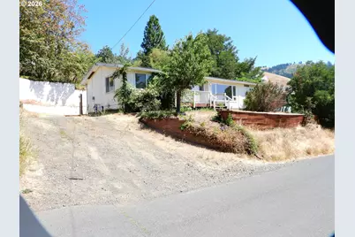 614 Vine St, White Salmon, WA 98672 - Photo 1