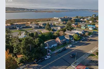 1860 Meade St, North Bend, OR 97459 - Photo 37