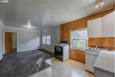 1860 Meade St, North Bend, OR 97459 - Photo 15