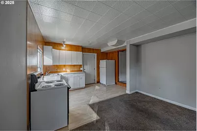 1860 Meade St, North Bend, OR 97459 - Photo 19