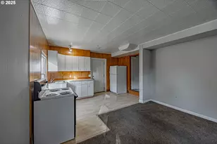 1860 Meade St, North Bend, OR 97459 - Photo 19