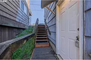 1860 Meade St, North Bend, OR 97459 - Photo 35