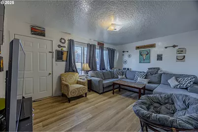 1860 Meade St, North Bend, OR 97459 - Photo 3