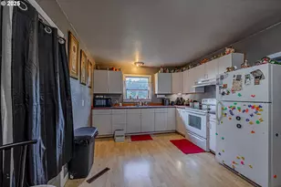 1860 Meade St, North Bend, OR 97459 - Photo 5