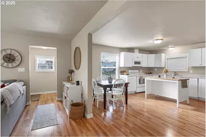 212 Picture St, Independence, OR 97351 - Photo 11