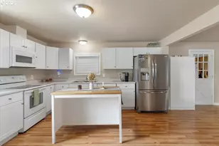 212 Picture St, Independence, OR 97351 - Photo 13