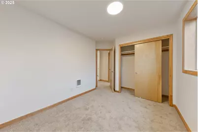 658 St Charles St, Eugene, OR 97402 - Photo 21
