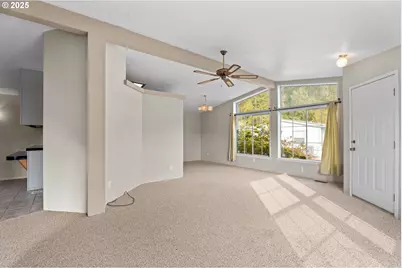 318 Peacock Ln, Kelso, WA 98626 - Photo 13