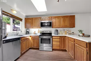 48095 Commercial St, Oakridge, OR 97463 - Photo 11