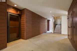 5250 S Landing Dr, Portland, OR 97239 - Photo 37