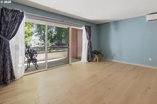 5250 S Landing Dr, Portland, OR 97239 - Photo 9