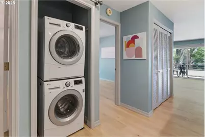 5250 S Landing Dr #105B1, Portland, OR 97239 - Photo 11