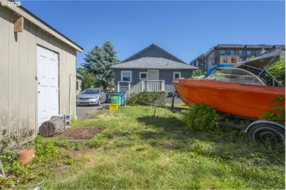 546 NE Russell St, Portland, OR 97212 - Photo 15