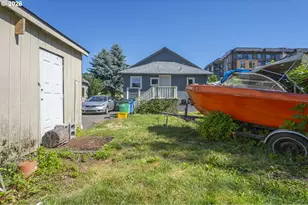 546 NE Russell St, Portland, OR 97212 - Photo 15