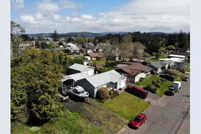 2188 Lombard St, North Bend, OR 97459 - Photo 7