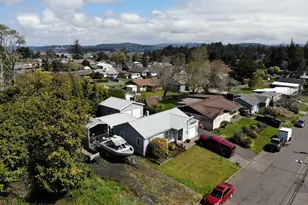 2188 Lombard St, North Bend, OR 97459 - Photo 7