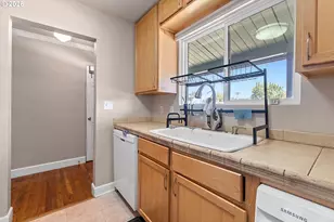 9333 N Lombard St, Portland, OR 97203 - Photo 13