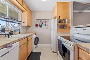 9333 N Lombard St, Portland, OR 97203 - Photo 11