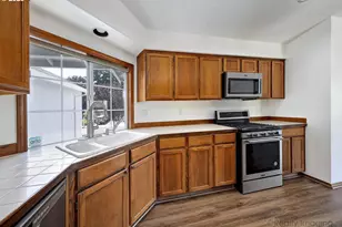 254 SW Nancy Cir, Gresham, OR 97030 - Photo 15