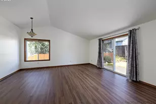 254 SW Nancy Cir, Gresham, OR 97030 - Photo 9