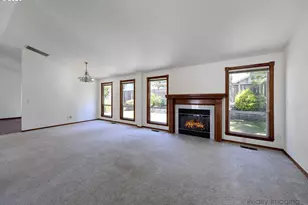 254 SW Nancy Cir, Gresham, OR 97030 - Photo 3
