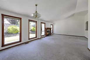 254 SW Nancy Cir, Gresham, OR 97030 - Photo 5