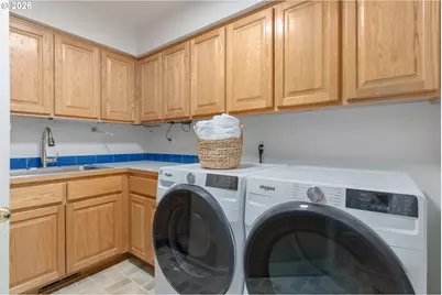 2380 W 28th Ave, Eugene, OR 97405 - Photo 37