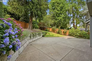 19477 View Dr, West Linn, OR 97068 - Photo 35