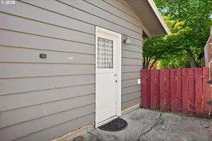 731 SE 143rd Ave, Portland, OR 97233 - Photo 23