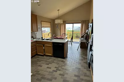 8003 SE Evergreen Hwy, Vancouver, WA 98664 - Photo 3