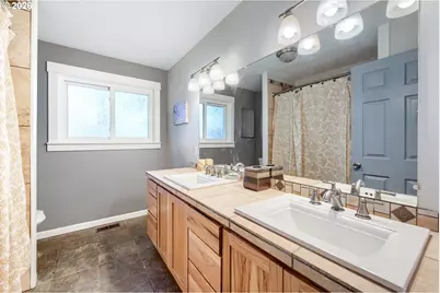 3817 SE Spruce St, Hillsboro, OR 97123 - Photo 17