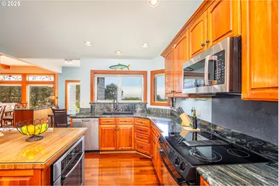 1055 NW Estate Dr, Seal Rock, OR 97376 - Photo 9